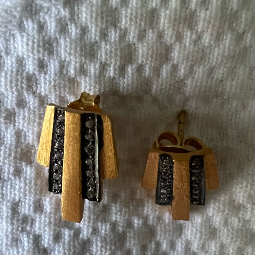 Earrings - Picture 2 of 9